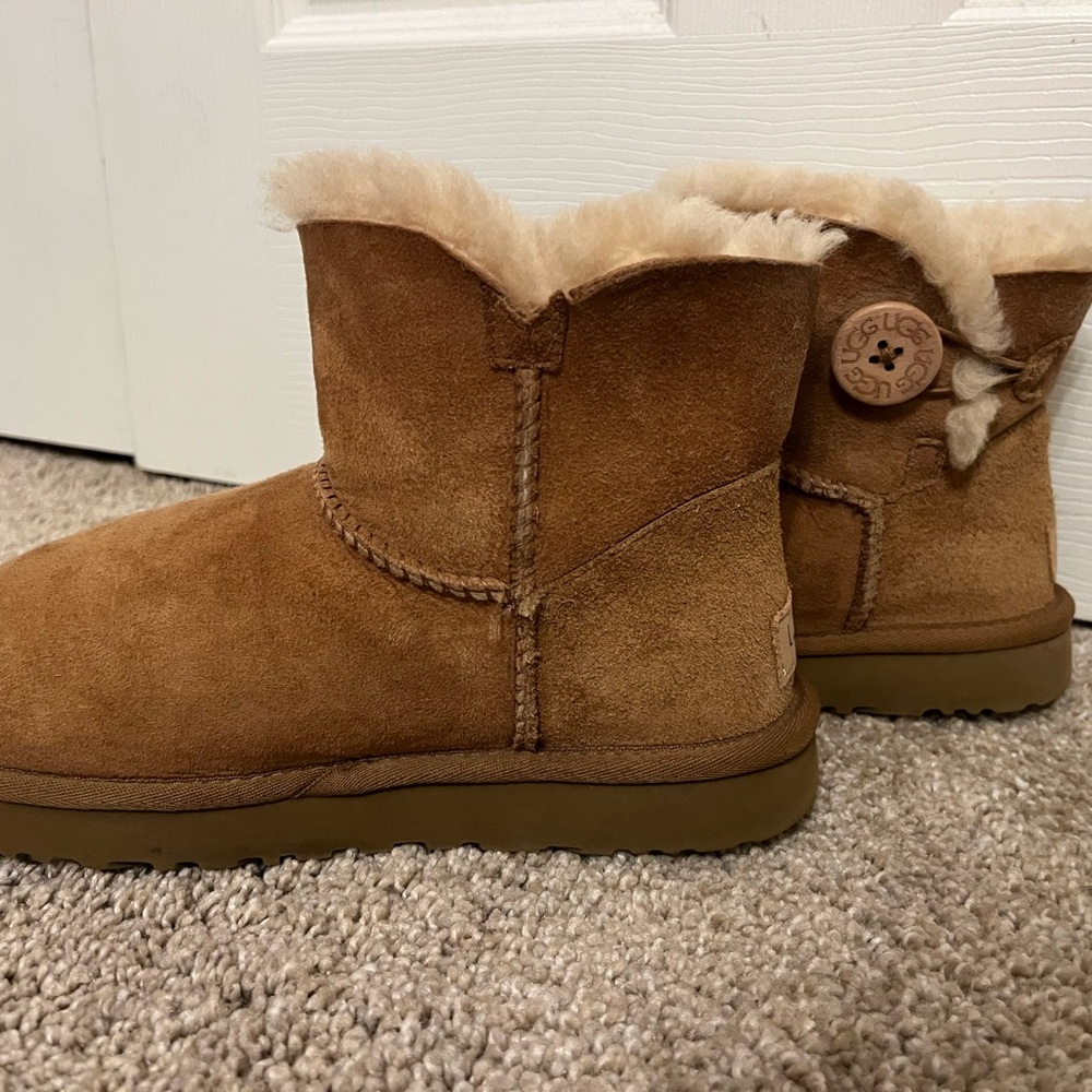 UGG Mini Boot - Picture 2 of 7